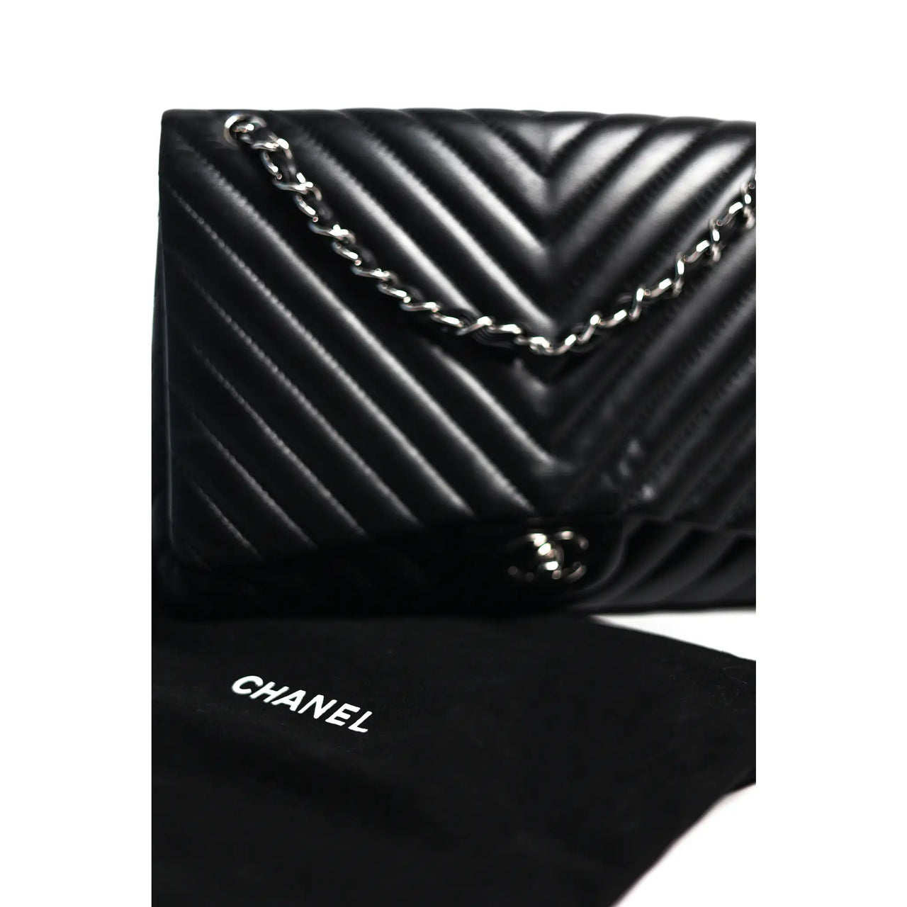 Chanel Black Quilted Lambskin Maxi Classic lined Flap Silver Chain Leather  ref.340598 - Joli Closet